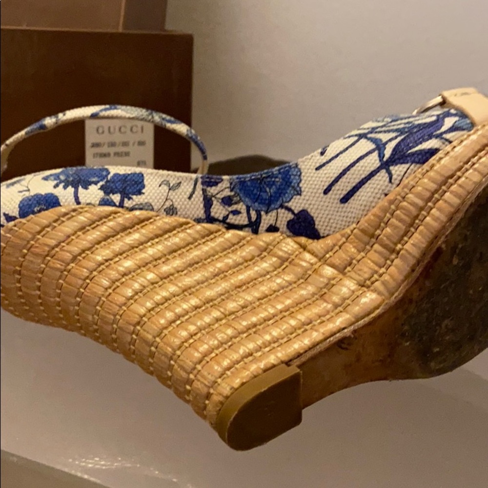 Gucci Blue and Cream Wedge Sandals with Floral Design - Picture 5 of 5